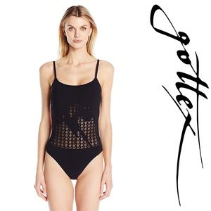 GOTTEX. Rose One Piece Black Swimsuit NWOT🌹